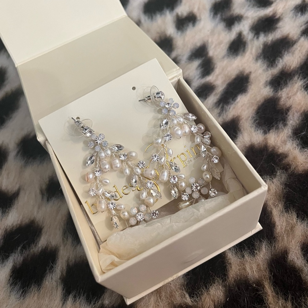 Brides & Hairpins earrings